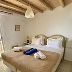 White Rock & Hotel Houlakia (Mykonos)