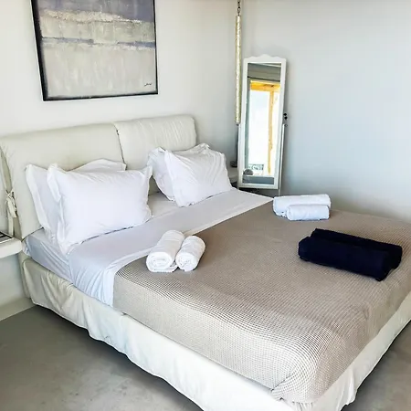 Hotel White Rock & *