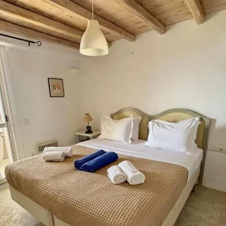 White Rock & Hotel Houlakia (Mykonos)